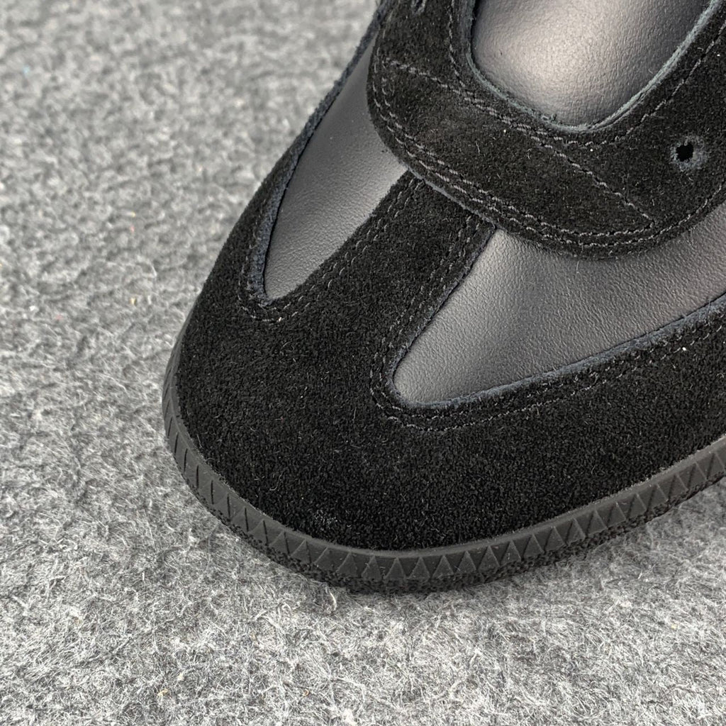Maison Margiela Replica 'Black'