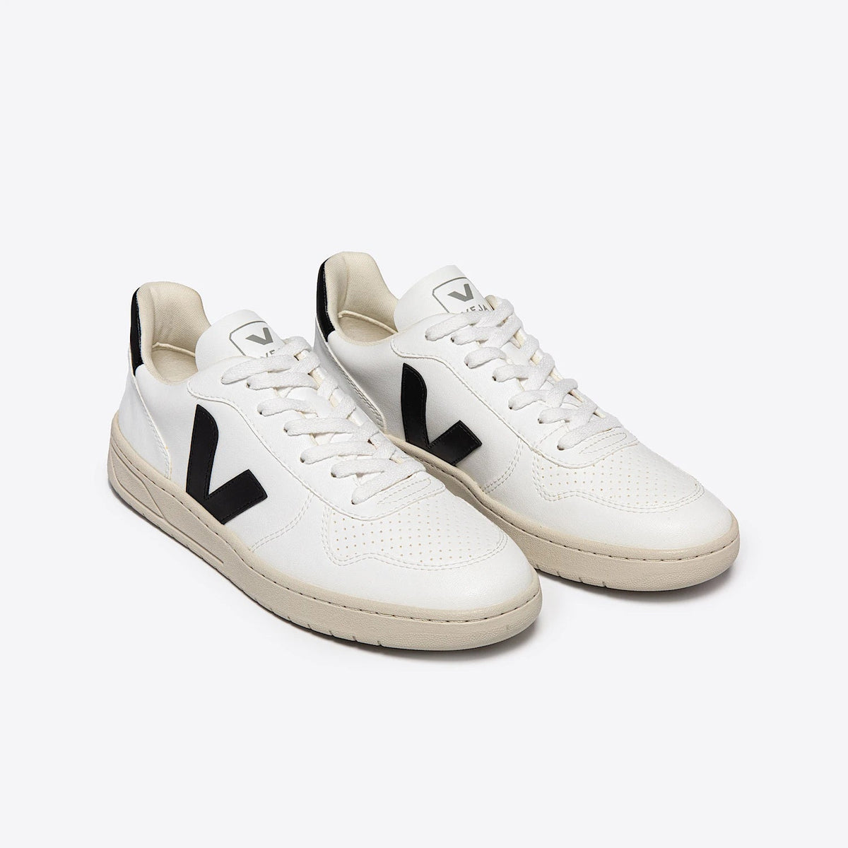 Veja V-10 Leather
