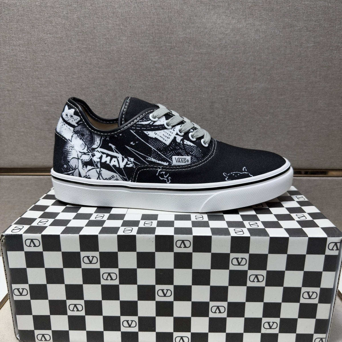 Vans Black Graphic Low-Top Sneakers - White Foxing And Outsole