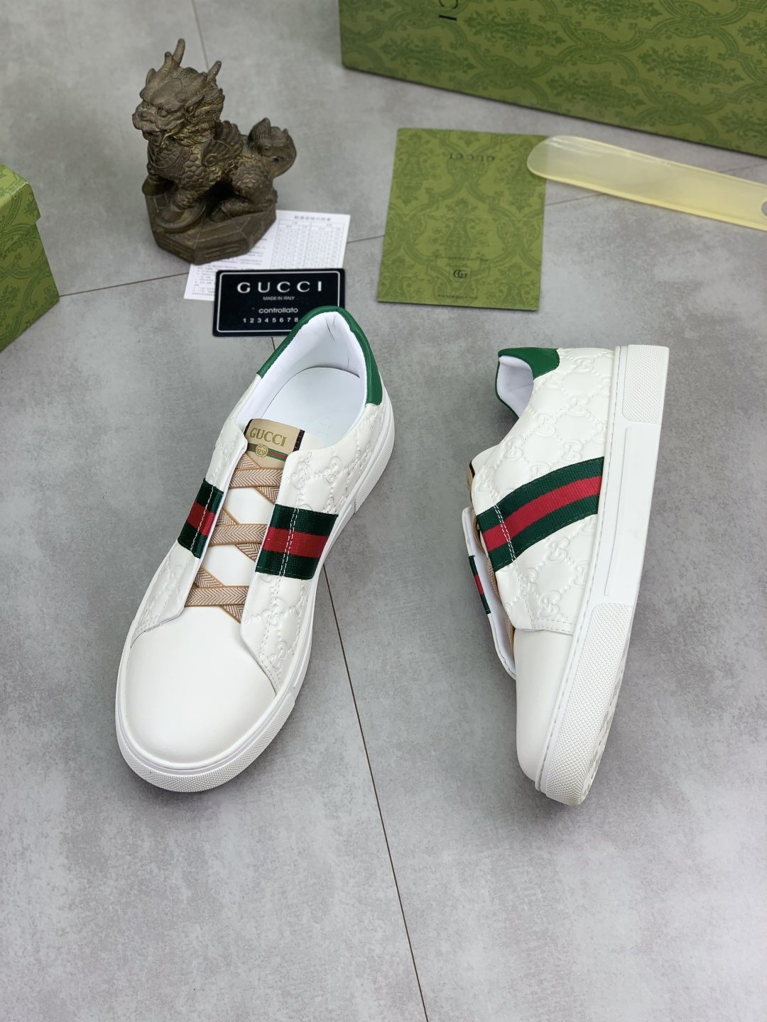 Gucci White Stripe Low-Top Sneakers