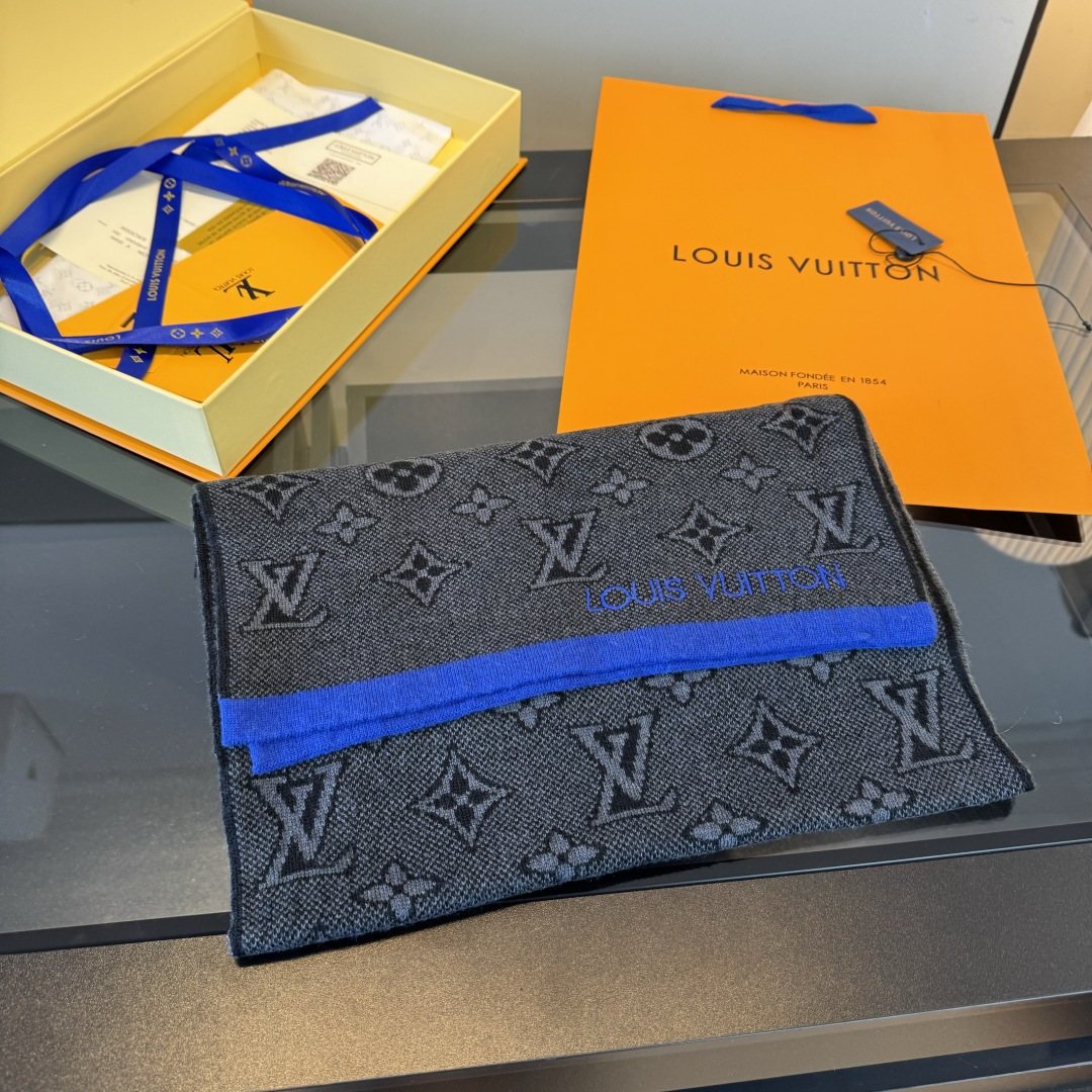 Louis Vuitton Gray Trim Knit Scarf