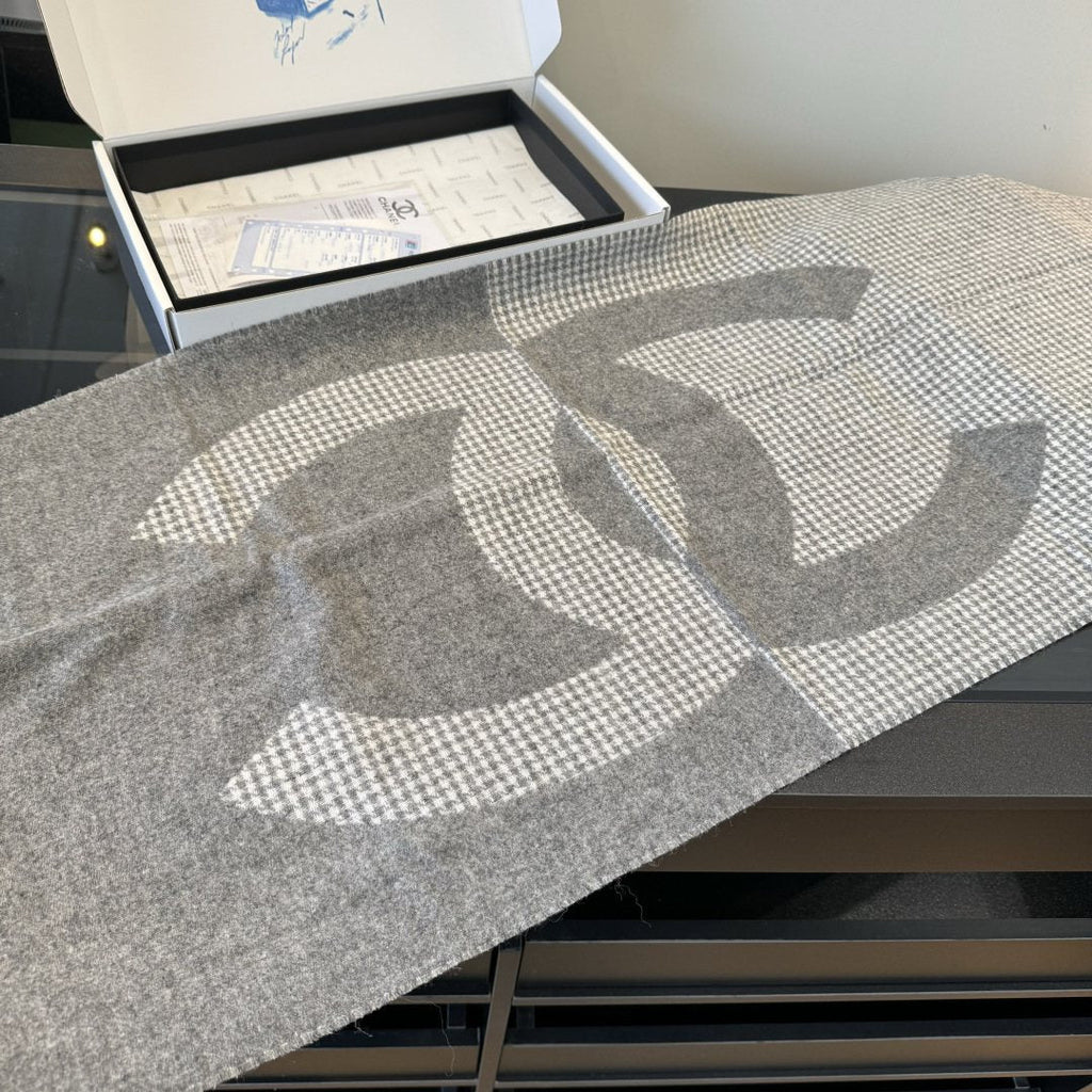 Chanel Two-Tone Houndstooth Fringe Scarf